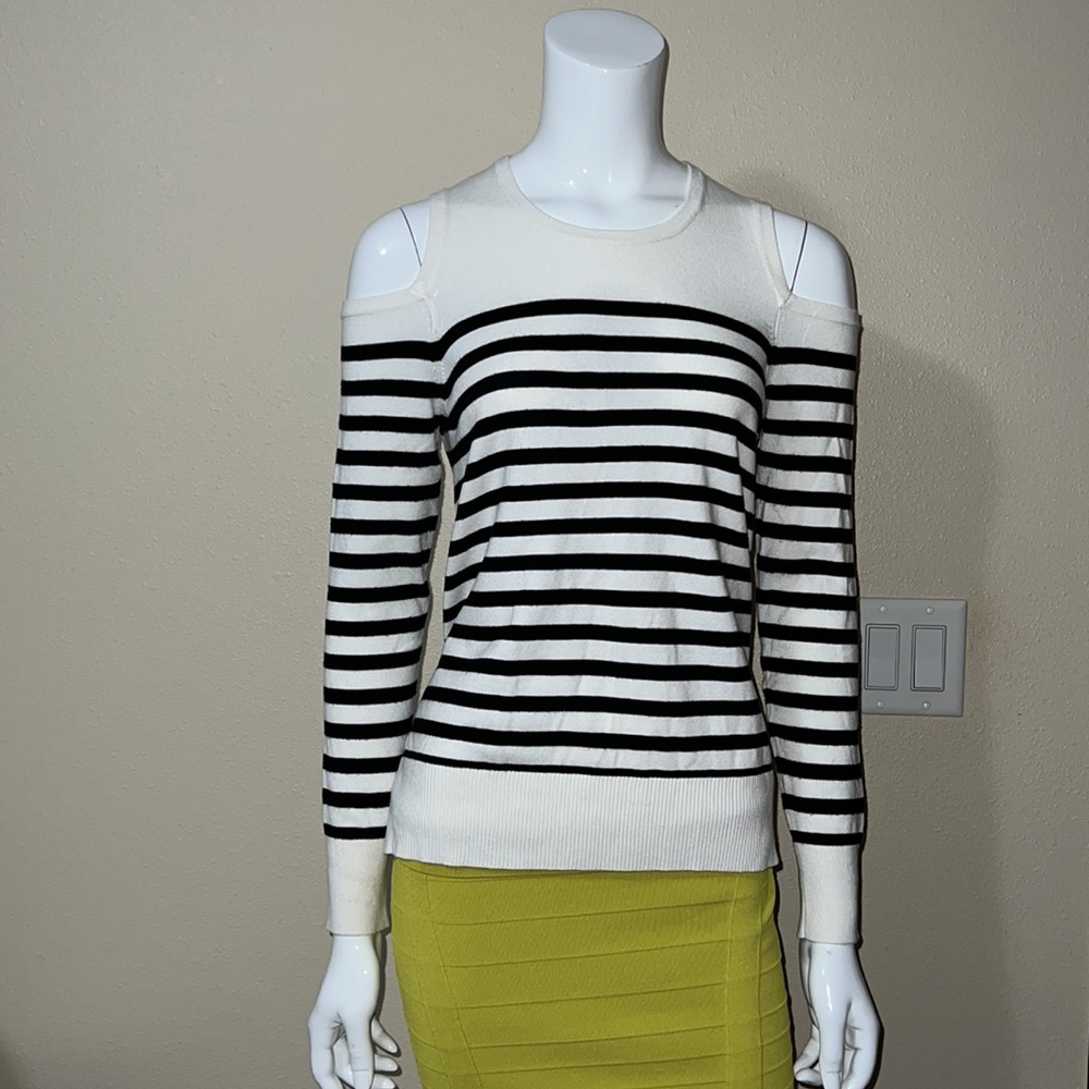Jamison sweater size M